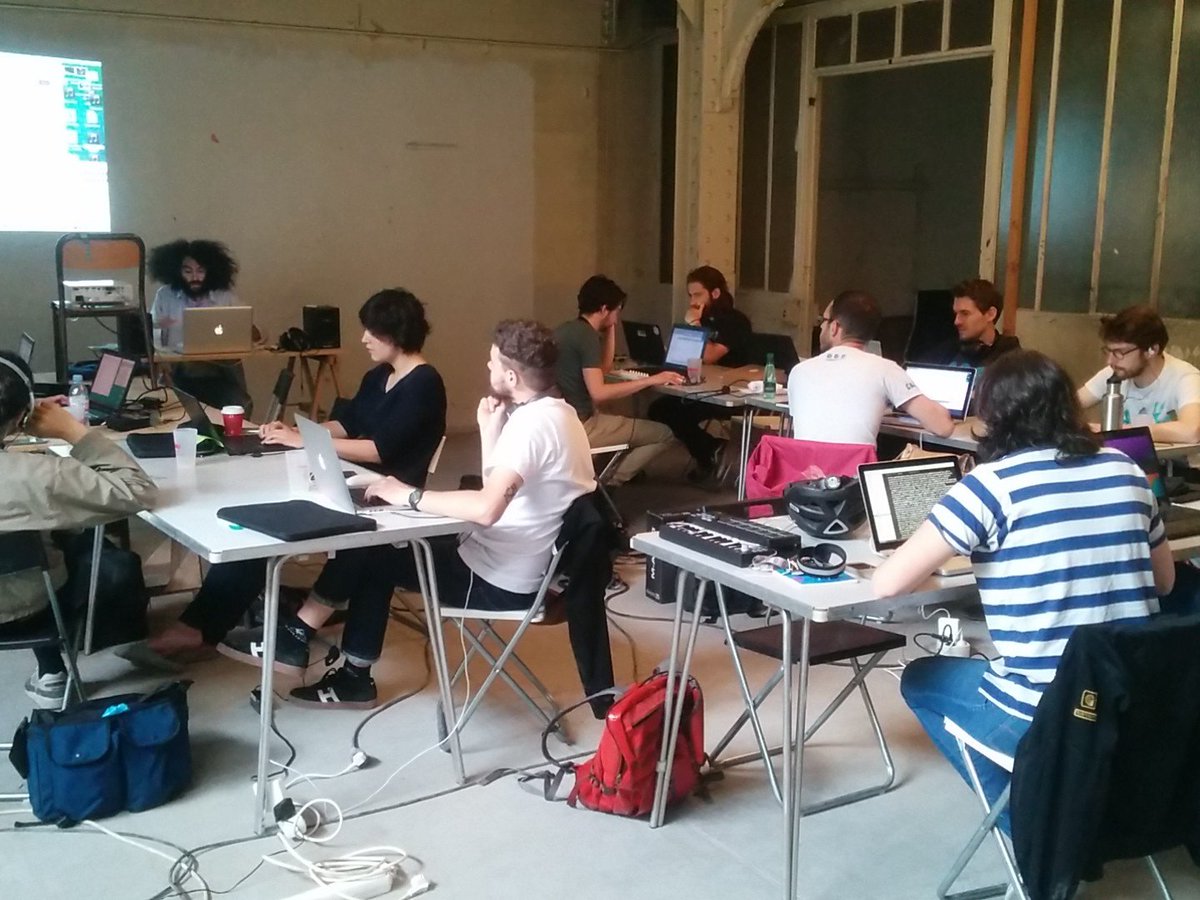 outilslibres's tweet photo. #ola2 jour 1 : Quentin Caille @Johnkoolrecords nous présente #PureData après une synchro réussie avec @syncthing https://t.co/sEb6Nl7P5E