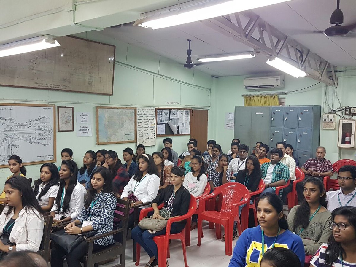 poonam_mahajan's tweet photo. Had a wonderful time interacting with members of the Bombay flying club at Juhu. Welcomed trainees of the new batch. https://t.co/DbrtsezE0w