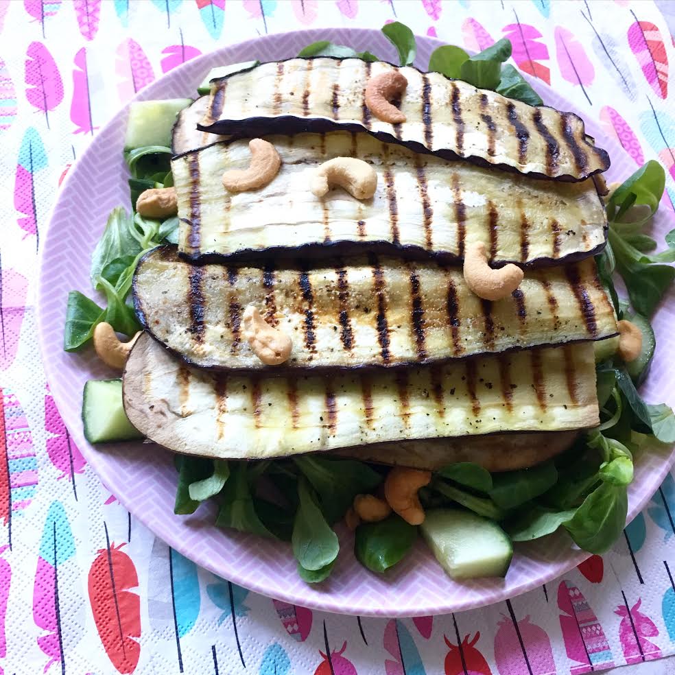 Snelle aubergine salade van @FoodieMarjan #groentehelden #recept #salade #gezond #aubergine goo.gl/aTqnct