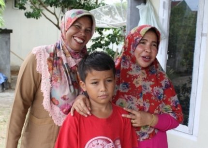 UNFPAAsiaPac's tweet image. From Tsunami survivor to heroic #midwife in #Indonesia: is.gd/r3q8TG @UNFPAIndonesia #Midwives4All