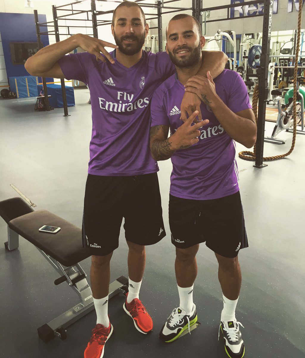 JeseRodriguez10's tweet photo. empezamos hermanito😎 @Benzema https://t.co/dwp4oTc6kH