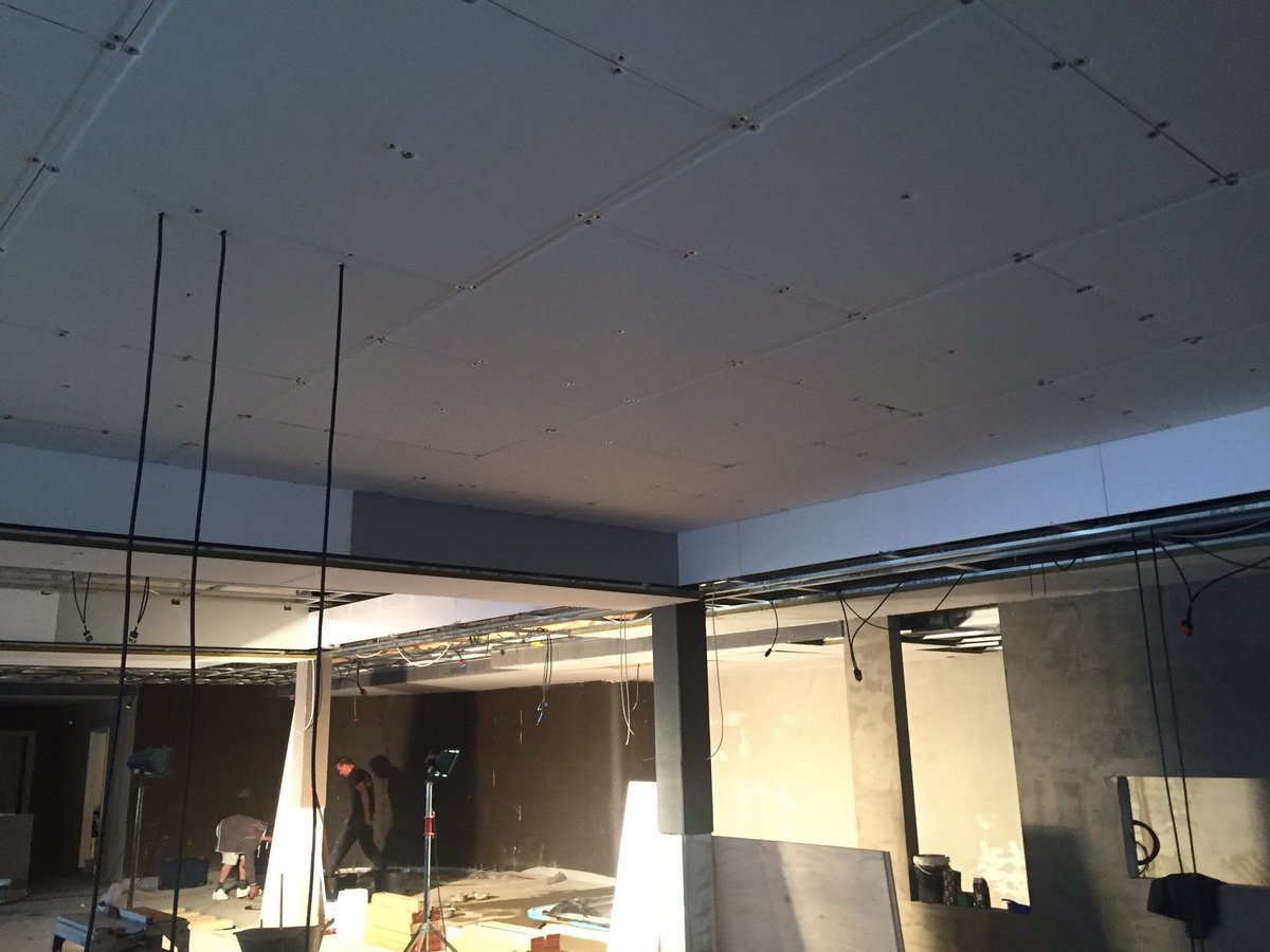 AvantiSysteem's tweet photo. Onze vakmannen zijn goed bezig met een @RockfonBNL MONO plafond van 650m2 in een hotel bij Akersloot https://t.co/7swVX9TQLB