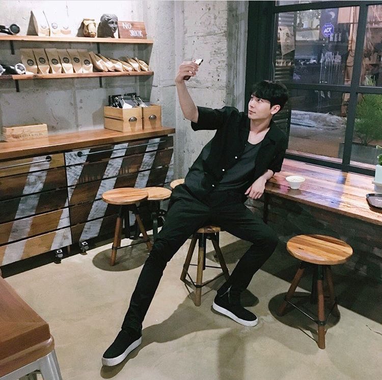 Cheolwoo415_b's tweet image. 😾 #셀카