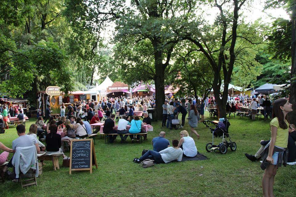opgewekTienen's tweet photo. Veel volk & sfeer in het stadspark @StadTienen voor het #HAPFestival. Ideale smaakmaker voor #ParkLife https://t.co/J8Y5LveGNa