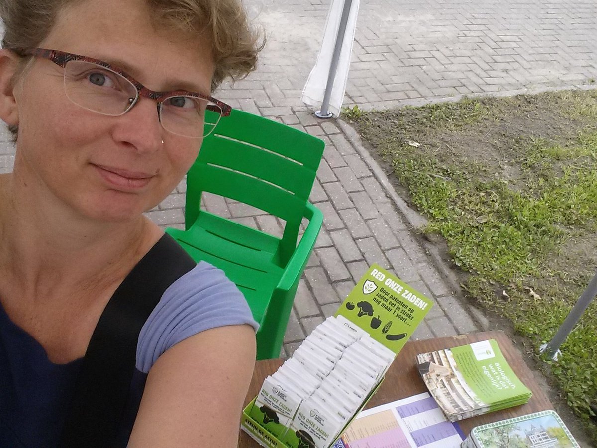 Bij <a href="/debolster/">De Bolster biologische zaden</a> aan het genieten van de gesprekken met bevlogen bezoekers.