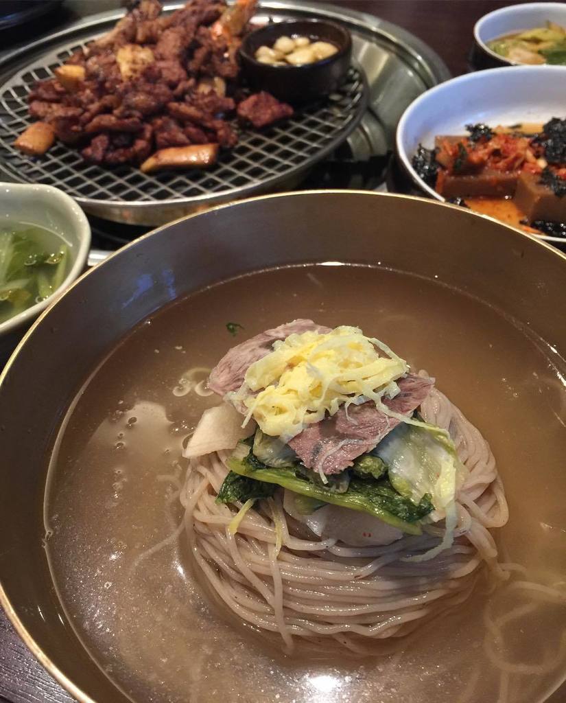 qipsyapp's tweet photo. Cold noodles and grilled pork #bongpiyang #koreanrestaurant #seoul #mapo #southkorea #nood… https://t.co/oczR5c8yUY https://t.co/HoHFi5k1qO