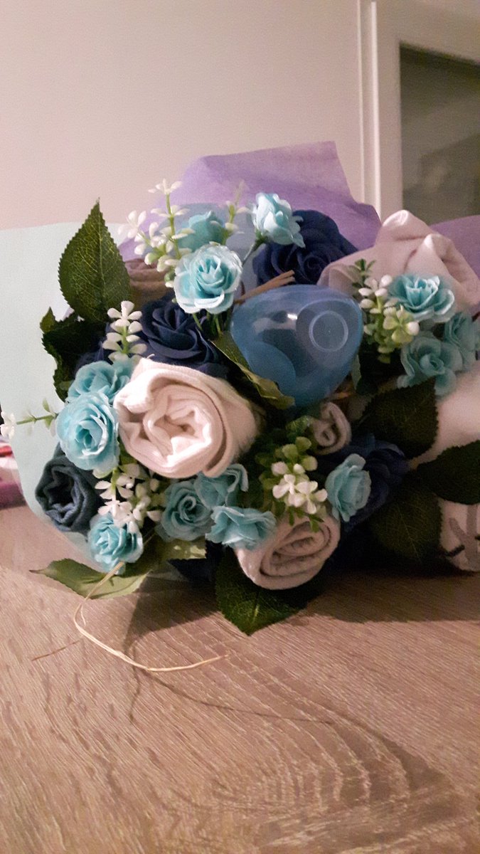 LauriePlevert's tweet photo. Bouquet de naissance  avec vêtements et accessoires bébé https://t.co/PSPuw0YQKc