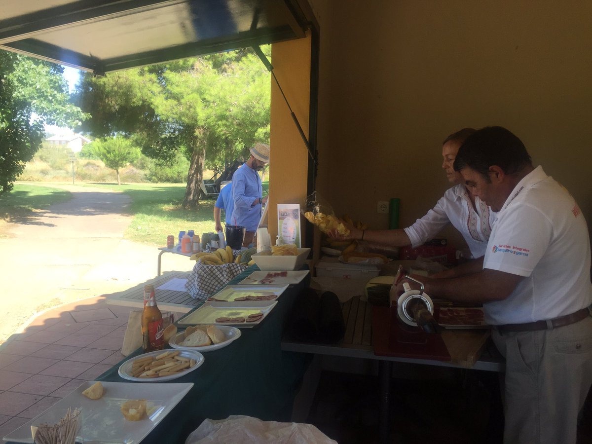Atlanticogolf's tweet photo. Hoy en un campo especial @golfislacanela IV edición #golf #golfart #jamon #huelva @ArteGalan #TodoEmpezoAqui https://t.co/Tii0TAdAsP