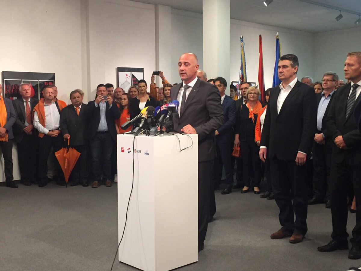 mborasmandic's tweet photo. Potpisano (ne kod javnog bilježnika) #narodnahr 

Pratite nas na @narodnahr i fejs i web narodna.hr https://t.co/036W9D6Faz