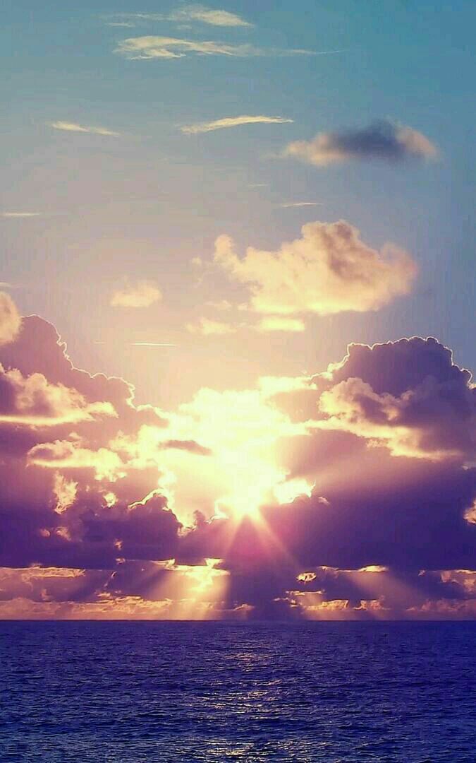 MMalak24's tweet photo. لا تحزن إذا ألمتك الحياة

فهي كالأم تضرب إبنها مجبرة !! 

كي " يتعلم " في المرات المـقبلة " https://t.co/NKK8JYtw0F