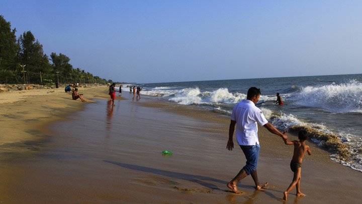 KeralaTourism's tweet photo. A confluence of the sea and the backwaters, the #Cherai Beach is ideal for swimming https://t.co/ddwX6wxGs0