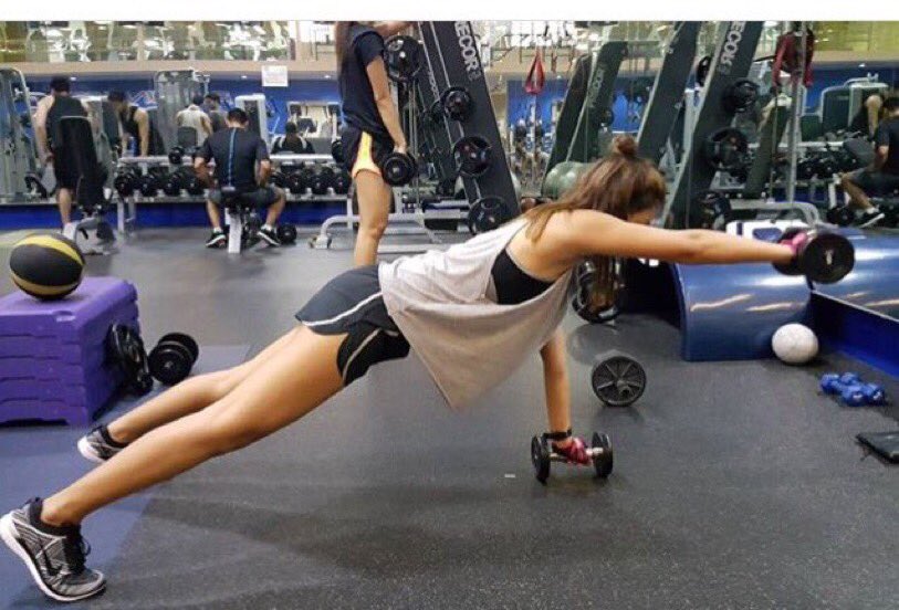 shashleyyy's tweet image. eh bat ba, magkalayo man sila. kam-bal pa din pati sa hairstyle 😍 

DJP PrideOfIlocos2 
#KathNielCreamyWhiteMoment