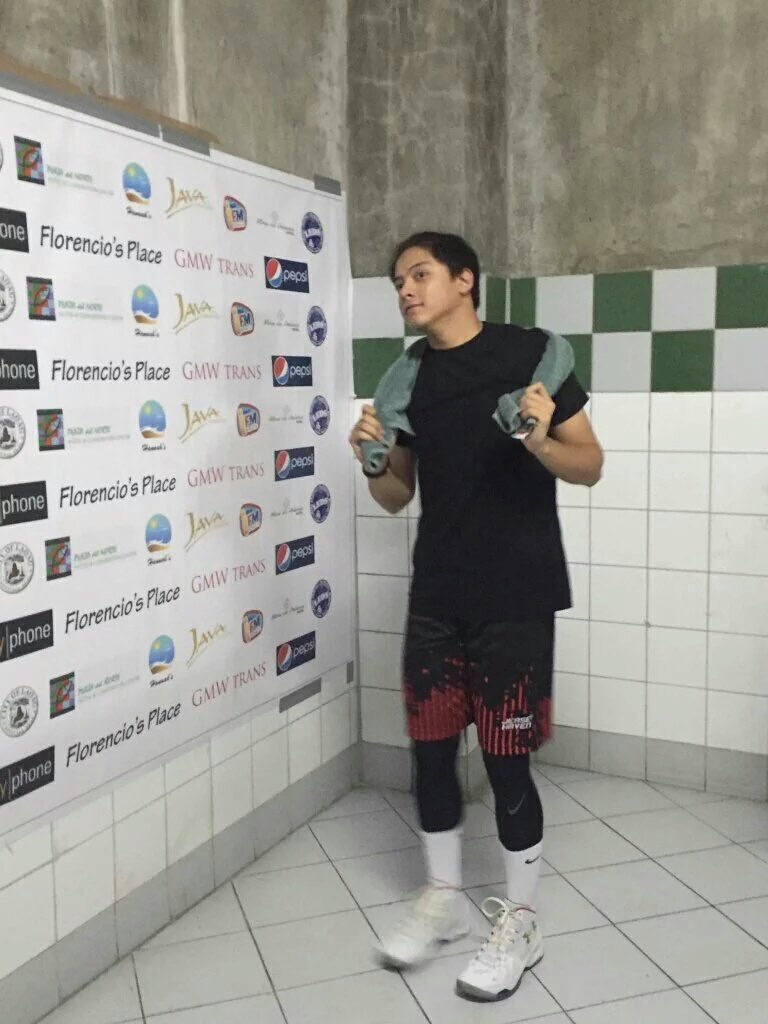 shashleyyy's tweet image. eh bat ba, magkalayo man sila. kam-bal pa din pati sa hairstyle 😍 

DJP PrideOfIlocos2 
#KathNielCreamyWhiteMoment