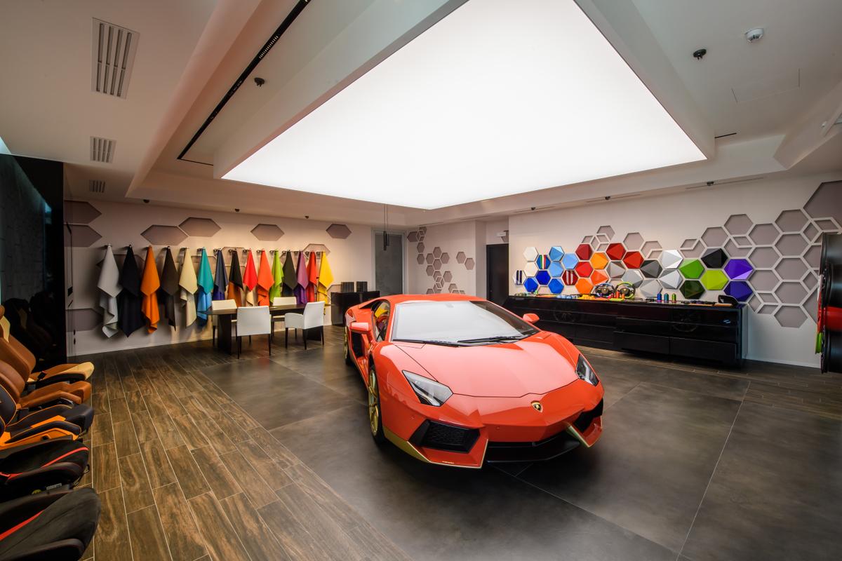 cppluxury's tweet photo. Lamborghini Opens Ad Personam Customization Center in Italy https://t.co/kBj0F2NJRS @Lamborghini https://t.co/ekVp7VvrbN