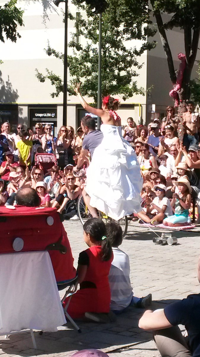 mulhouse's tweet photo. Théâtre et poésie sont au rdv au festival Scènes de rue Mulhouse #S2RM2016. https://t.co/F2jctwlvdY
