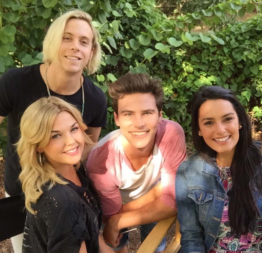 ColossalYouFilm's tweet photo. #ColossalYouth #film cast photo op #day3 with @rikerR5 @TroyOsterberg @LExADowD @kimmycaruso https://t.co/Q8h1eT7HUh