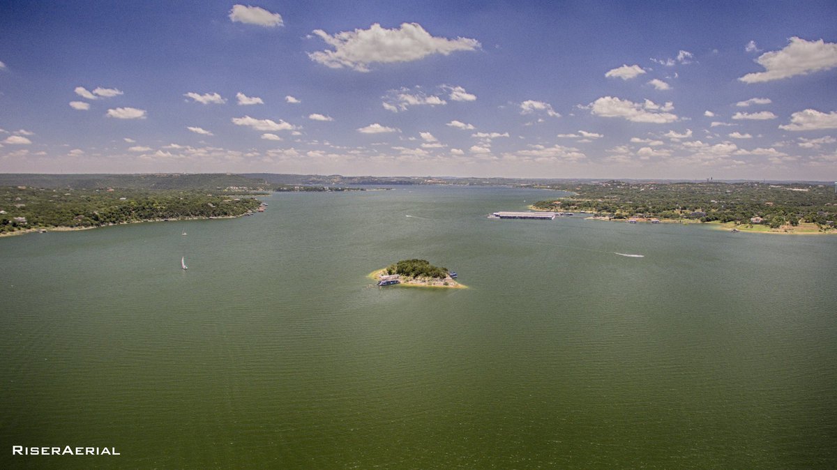 RiserAerial's tweet photo. If you haven't enjoyed #LakeTravis yet this summer, GET OUT THERE! ☀️😎 @laketravislife @TravisCOSW @ChikageKEYETV https://t.co/nsW5eILITc