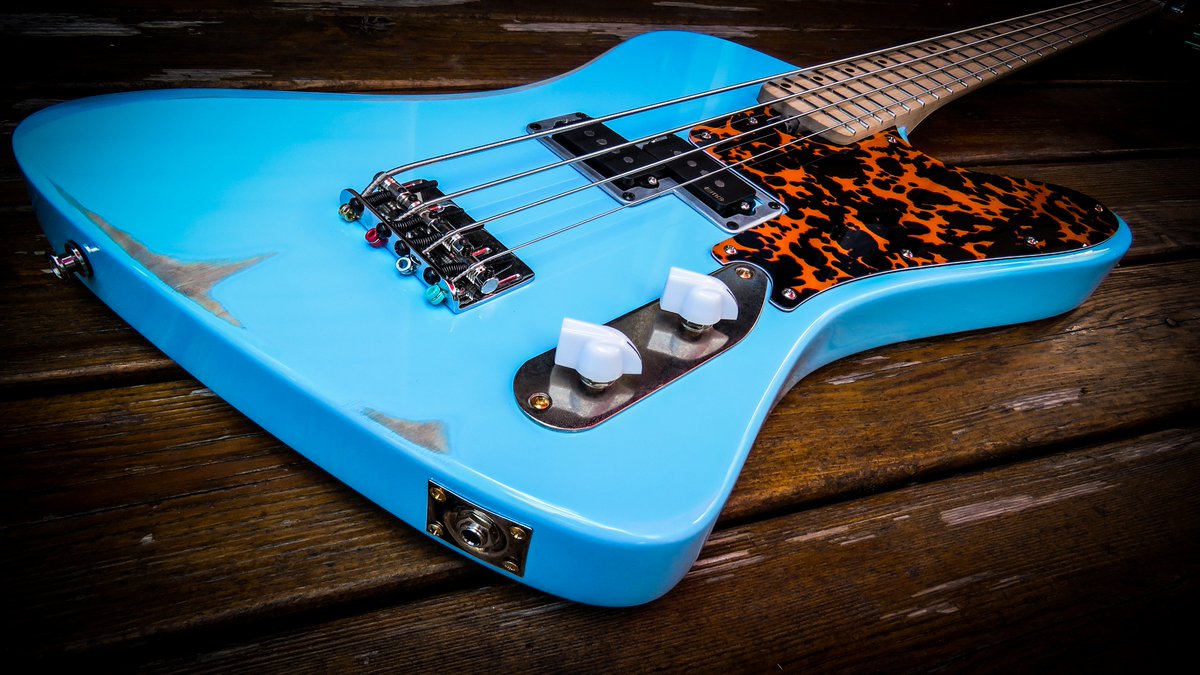OogieGuitars's tweet photo. New thunderbass available ! oogieguitars@hotmail.com https://t.co/IM9W5ZphLo