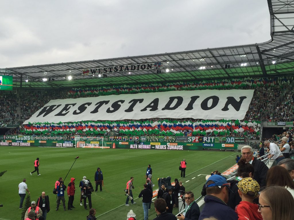 SkySportAustria's tweet photo. Das Stadion ist offiziell eröffnet! #AllianzStadion #SCRFCF https://t.co/he3zEkSlKf