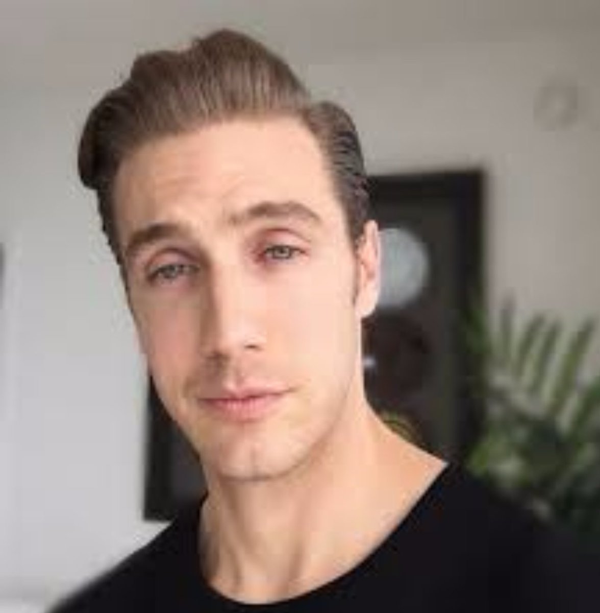 lassillerchulas's tweet photo. Votando ✔x nstro #ActorFav @eugenio_siller #EugenioSiller #QuienEsQuien #KCAMexico ➡https://t.co/PYFUyjMkWn https://t.co/lITYQsHmO3