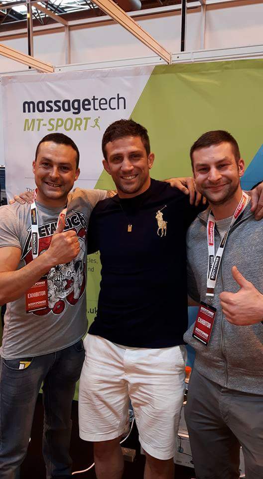 MassageTechUK's tweet photo. Off to support MT Ambassador @AlexReid in his return to the cage.Good luck Alex! #BellatorMMA #ukmma #massagetech https://t.co/bo2xVuKYzC