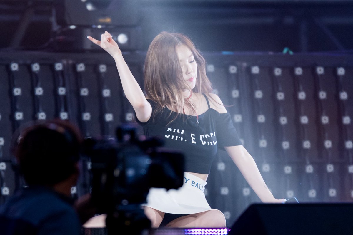 gallrof's tweet photo. 카메라ㅜㅠ https://t.co/vtI8IifoRY