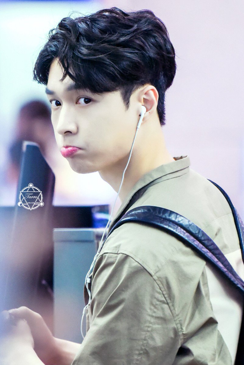 Xingpark 张艺兴吧on Twitter Pouty Yixing At Icn Airport Lay Yixing 张艺兴 레이 レイ 張藝興cr 大大甜兴