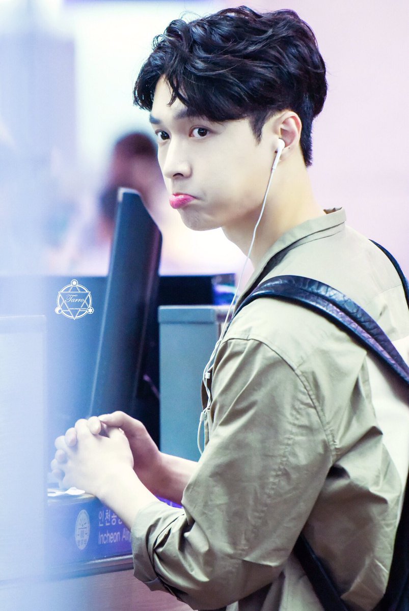 Exo Lay Mamaさんのツイート Pic Lay Icn Airport Cr Tarro