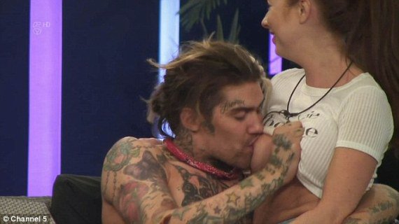 MediaHoarderscomng On Twitter BIGBROTHER Man Grabs Fellow