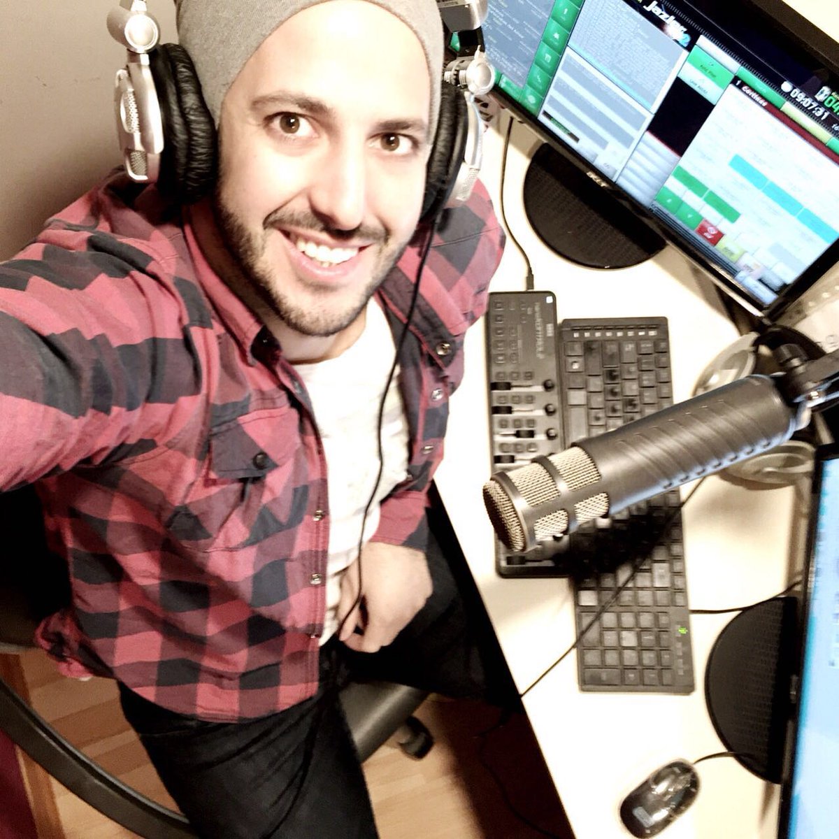 905quality's tweet photo. Hasta las 13hs Lucho Dealbera te acompaña en la mañana del #WeekendQuality! En @905quality la música nos conecta 🎼🎧 https://t.co/rtyu2tpzp8