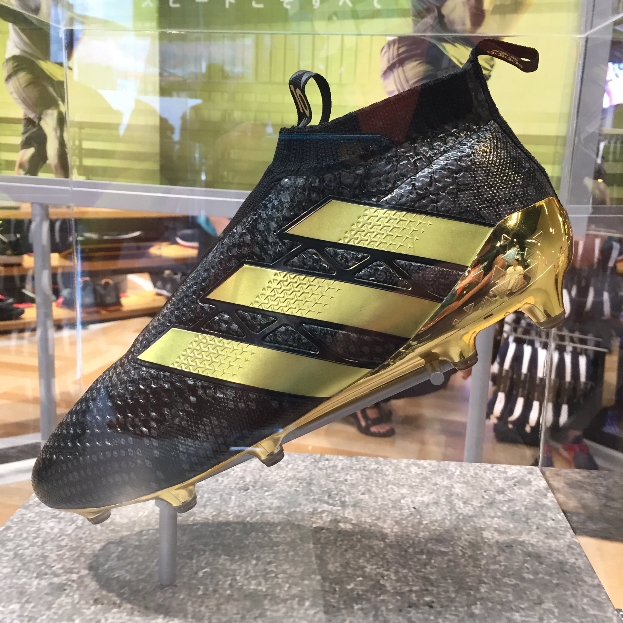 サッカースパイク Kohei Sblog Twitterissa Adidas サッカースパイク 展示品 ポグバ限定着用カラーの エース16 ピュアコントロール ブラックにゴールドの輝きスゴイ Pogboom Adidasftb Jp Ace16 アディダスストア 渋谷 T Co 12rpzhrzwe Twitter
