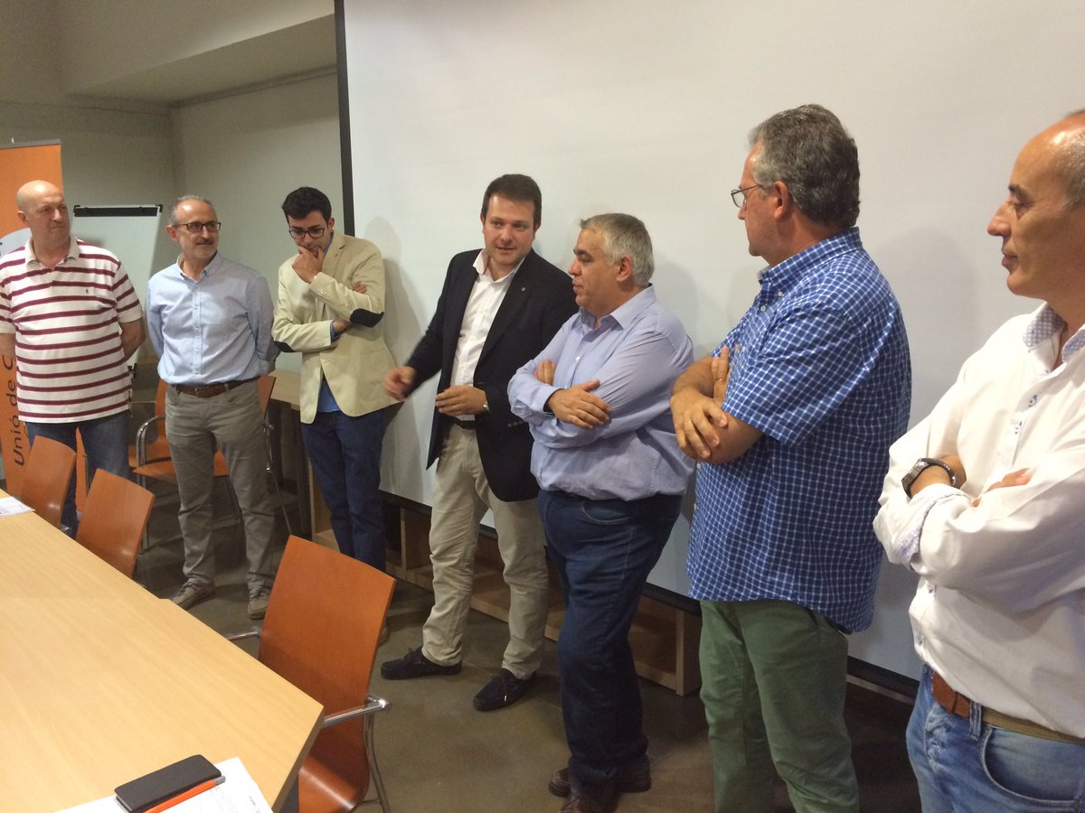 esportcat's tweet photo. .@gfigueras assisteix a l'assemblea de @UCECcat. Intens debat per la millora dels Consells Esportius. #esportcat https://t.co/0CTjfi2QIe