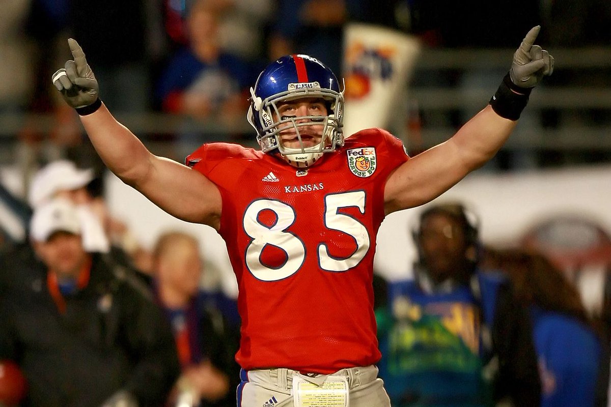 yellfy's tweet photo. Greatest #Kansas Football Players Bracket: Richard #Estell vs Derek #Fine https://t.co/jnhfW89ti4 https://t.co/NqXsE3IGfm