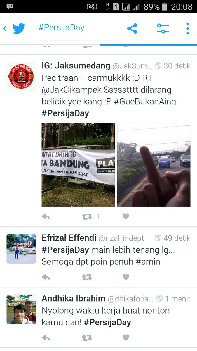 aspbdul's tweet photo. Supporter thejack maksakeun ka gbla meskipun ker di sanksi,ngnterkn nyawa kitu? 
#persibday #bobotoh #viking #persib https://t.co/fu30xo2lwO