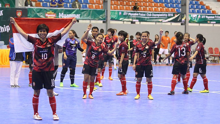 BANGGA! Futsal Persembahkan Trofi Pertama Indonesia Pasca Sanksi FIFA bolalob.com/read/36833/mem… #AFFFutsalClub2016