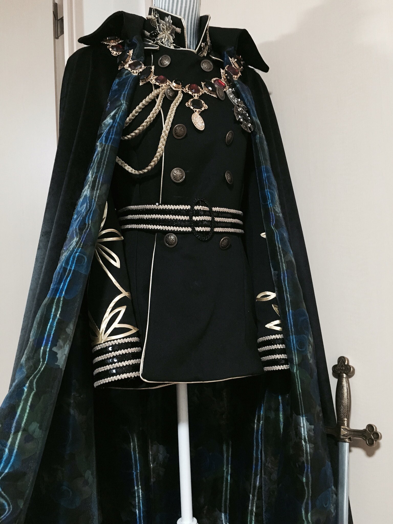 Halt 8 28 8 29闇の王展 على تويتر 宝塚歌劇版エリザベートのトート 最後のダンス を作りました 念願のエリザベートと 宝塚 万年衣装初心者なのでクオリティは大目に見てほしい T Co Hwijxv6u1p تويتر