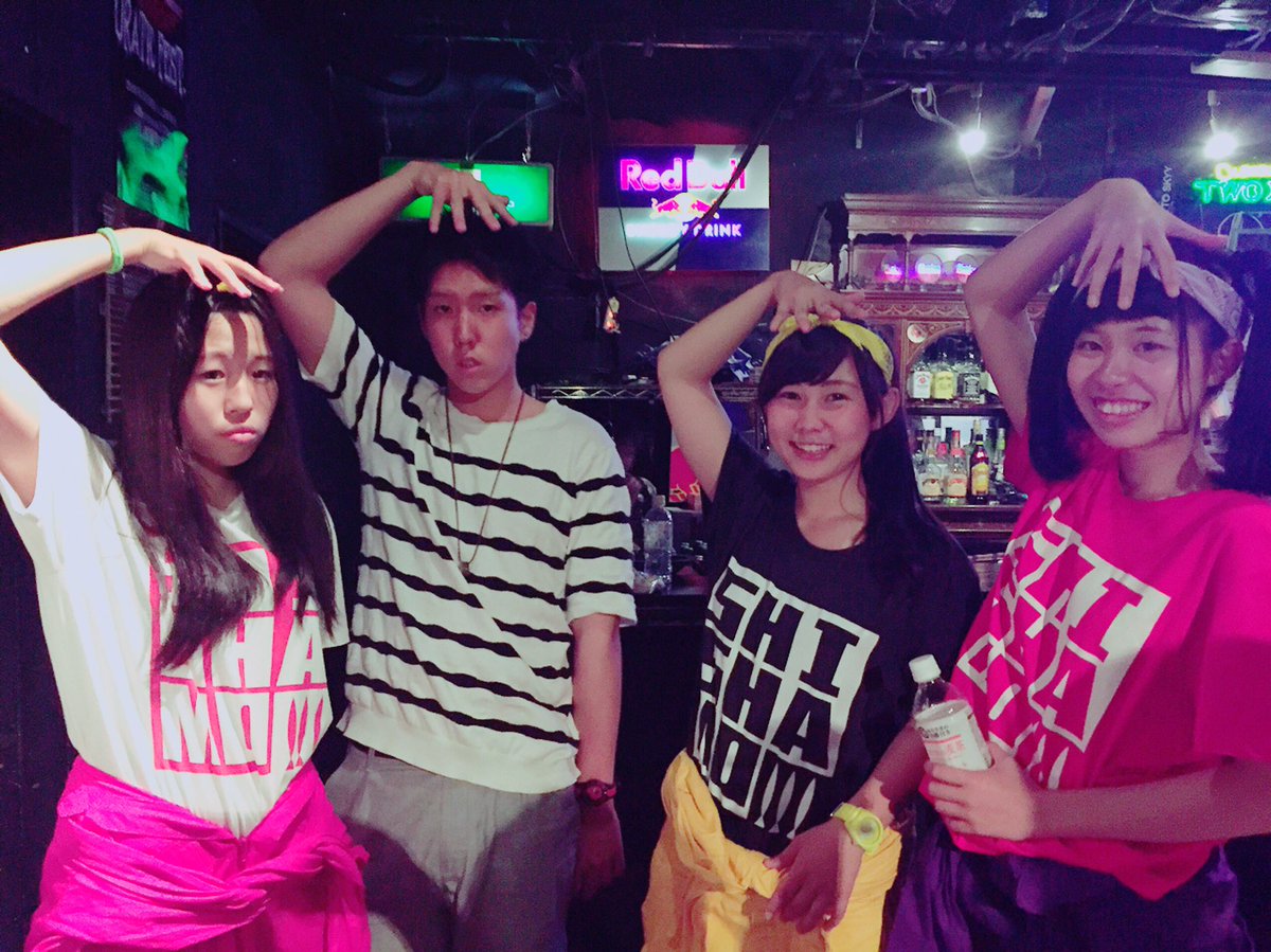 purple___egg's tweet photo. きのう西高ライブでした！！

企画してくれたろーきゃべ、ありがとう🤘🏻

先輩達とまた一緒にライブ出来ること、たのしみにしてます！！😊

((司書がとってもかっこよかった)) https://t.co/ffS4qZUzwf