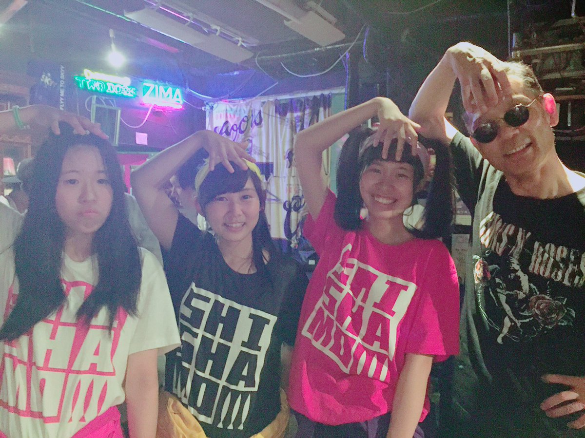 purple___egg's tweet photo. きのう西高ライブでした！！

企画してくれたろーきゃべ、ありがとう🤘🏻

先輩達とまた一緒にライブ出来ること、たのしみにしてます！！😊

((司書がとってもかっこよかった)) https://t.co/ffS4qZUzwf