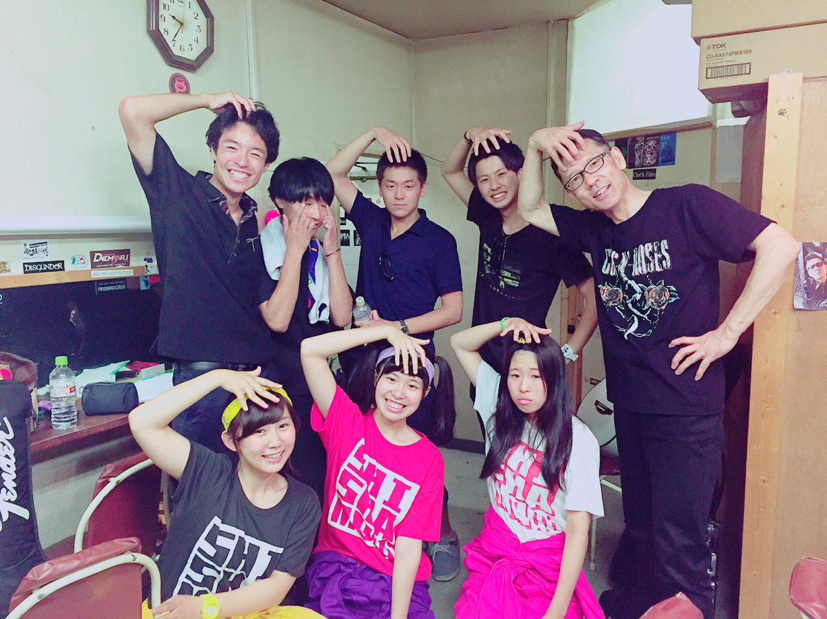 purple___egg's tweet photo. きのう西高ライブでした！！

企画してくれたろーきゃべ、ありがとう🤘🏻

先輩達とまた一緒にライブ出来ること、たのしみにしてます！！😊

((司書がとってもかっこよかった)) https://t.co/ffS4qZUzwf