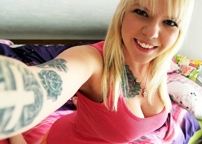 Ich #w&uuml;nsche euch allen ein sch&ouml;nes #Wochenende :D :* Geht ihr heute #feiern oder lasst ihr es ruhig<a href="/tag/w%C3%BCnsche"class="tags">#w&uuml;nsche</a><a href="/tag/wochenende"class="tags">#Wochenende</a><a href="/tag/feiern"class="tags"><span>#feiern</span></a>