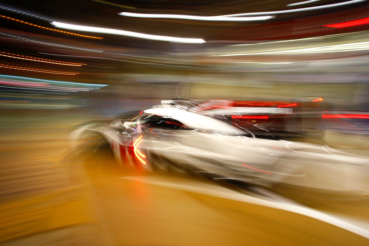 A. Seidl: „Drivers reporting neck pain after running new high downforce aero. Perhaps a good sign for progress 😊."