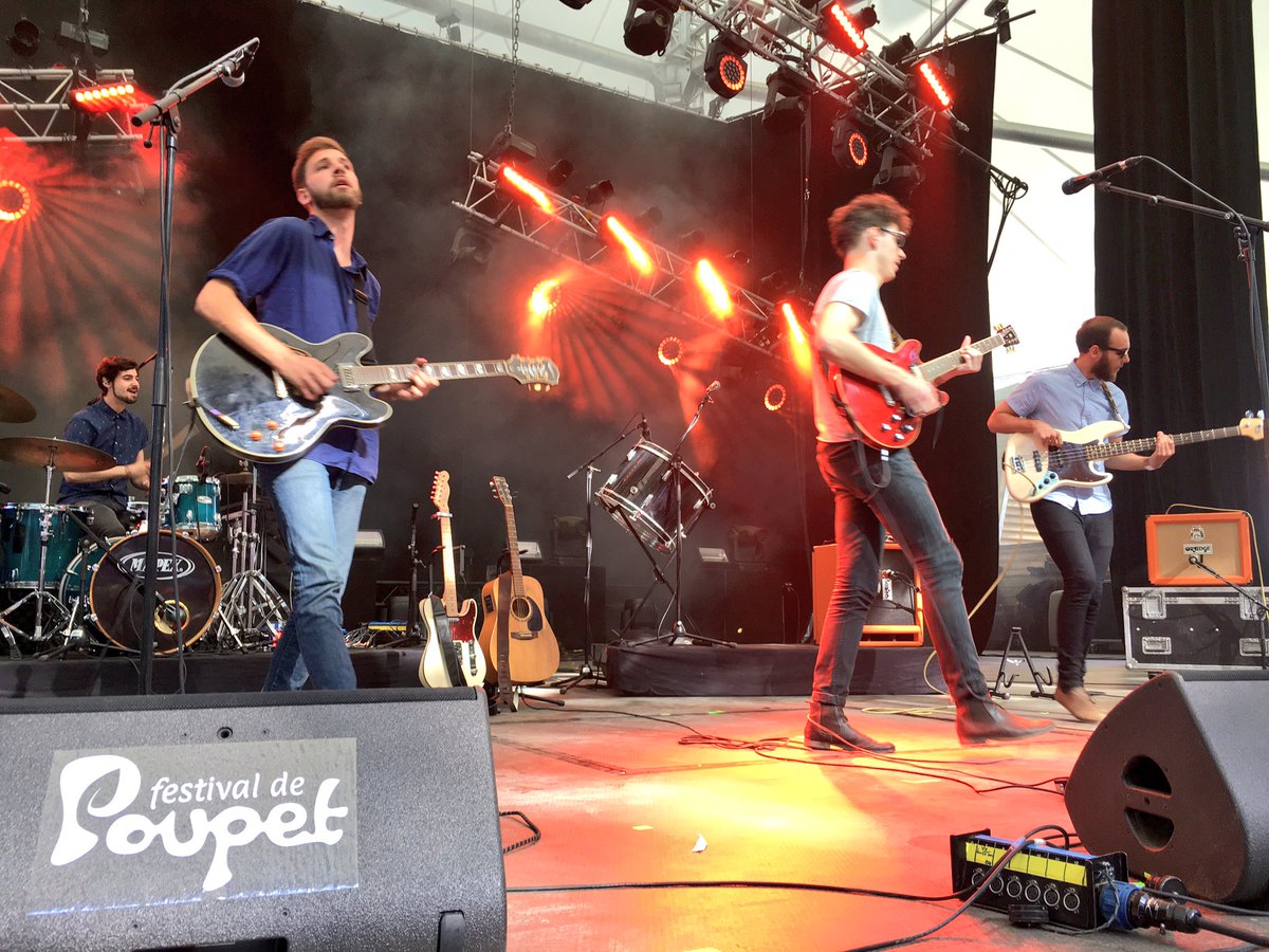 C'est <a href="/YeastMusic/">YEAST</a> qui entre en premier sur la scène ! Les gagnants du tremplin font enfin connaissance avec Poupet !