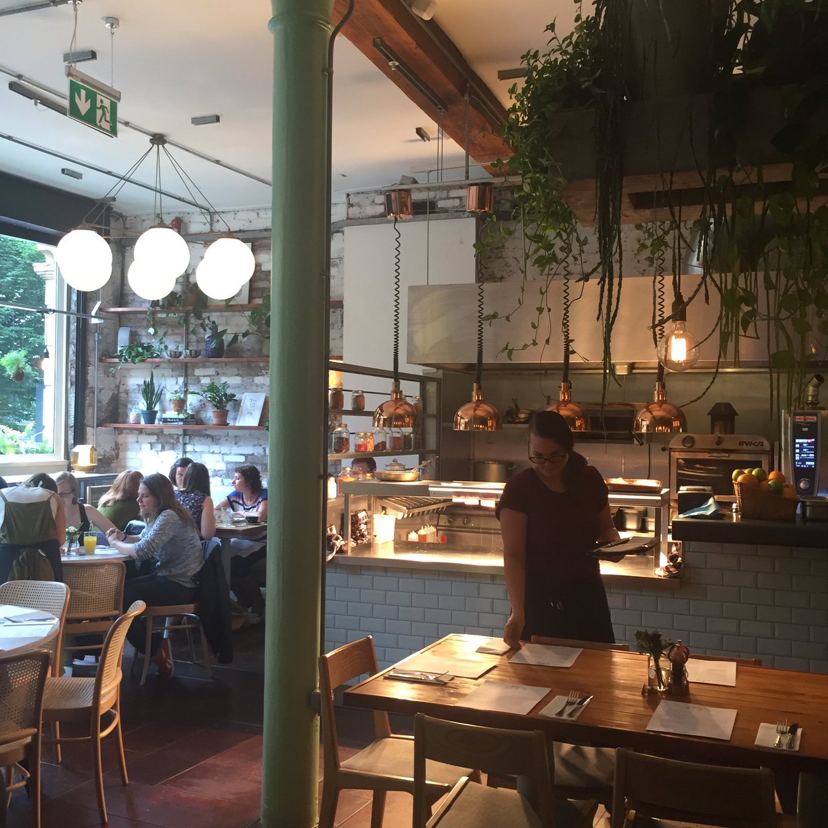 Perfect lunch venue <a href="/evelynscafebar/">Evelyn's</a> ✨🌿👌🏼
#Manchester #TibbStreet #NorthernQuarter #evelynscafebar #interiordesign