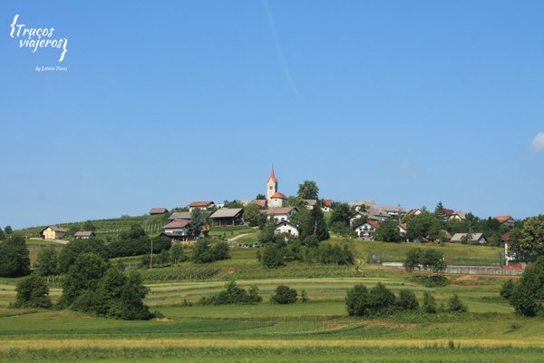 Adventures_Asia's tweet photo. 12 reasons why you should add #Slovenia to your bucket list now https://t.co/mE6ChLhELW  via @trucosviajeros https://t.co/UPt5UeRVtZ