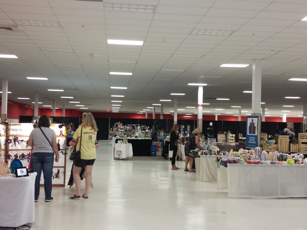 4SHomemade's tweet photo. And we are open for business! #HomemadeSizzle16. Don't forget the first 50 shoppers get a free upcycled shopping bag https://t.co/zRhJODU4PW