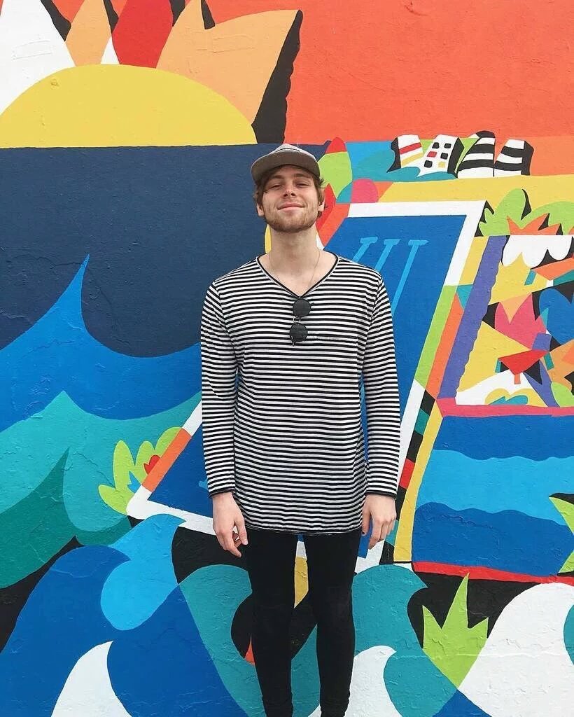 dividehemmings's tweet photo. I can't believe this angel is actually 20. No words can explain how much I owe you.
Happy birthday dork ❤ @Luke5SOS https://t.co/wuBeeW3BtY
