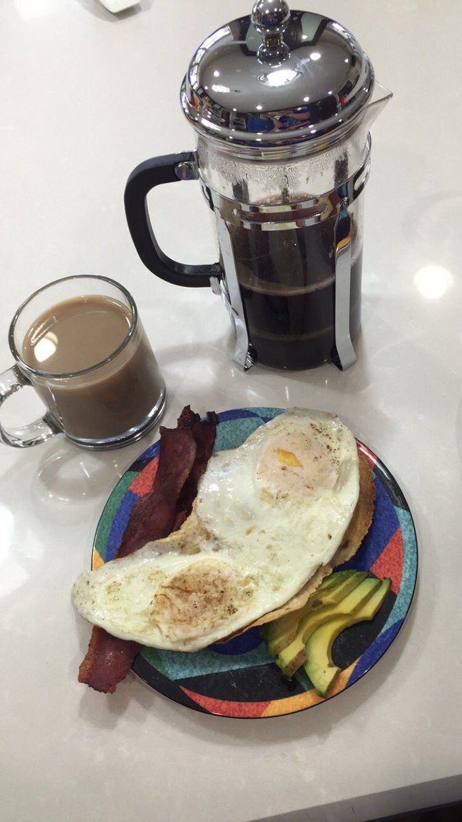 ItzTatiana's tweet photo. Get you a girl who can do both🎂🍳 #cheffedup https://t.co/i6kk0yRDu0