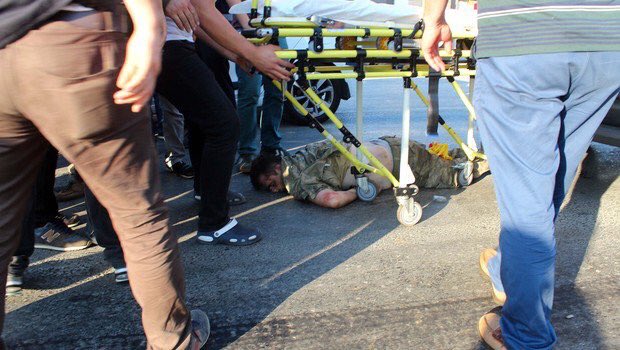 Polisiyle askeriyle #BuÜlkeBizim. Halkı galeyana getirenlere fırsat vermeyelim.   
 #askerimedokunma