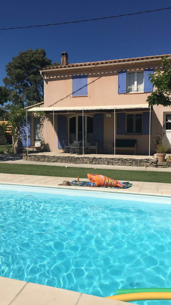 Ou ton spot bronzage.. <a href="/BenoitSauvage/">Benoit Sauvage</a> <a href="/LucieMang/">Lucie Mang 🥭</a> <a href="/SGolaz/">Samuel Golaz</a>