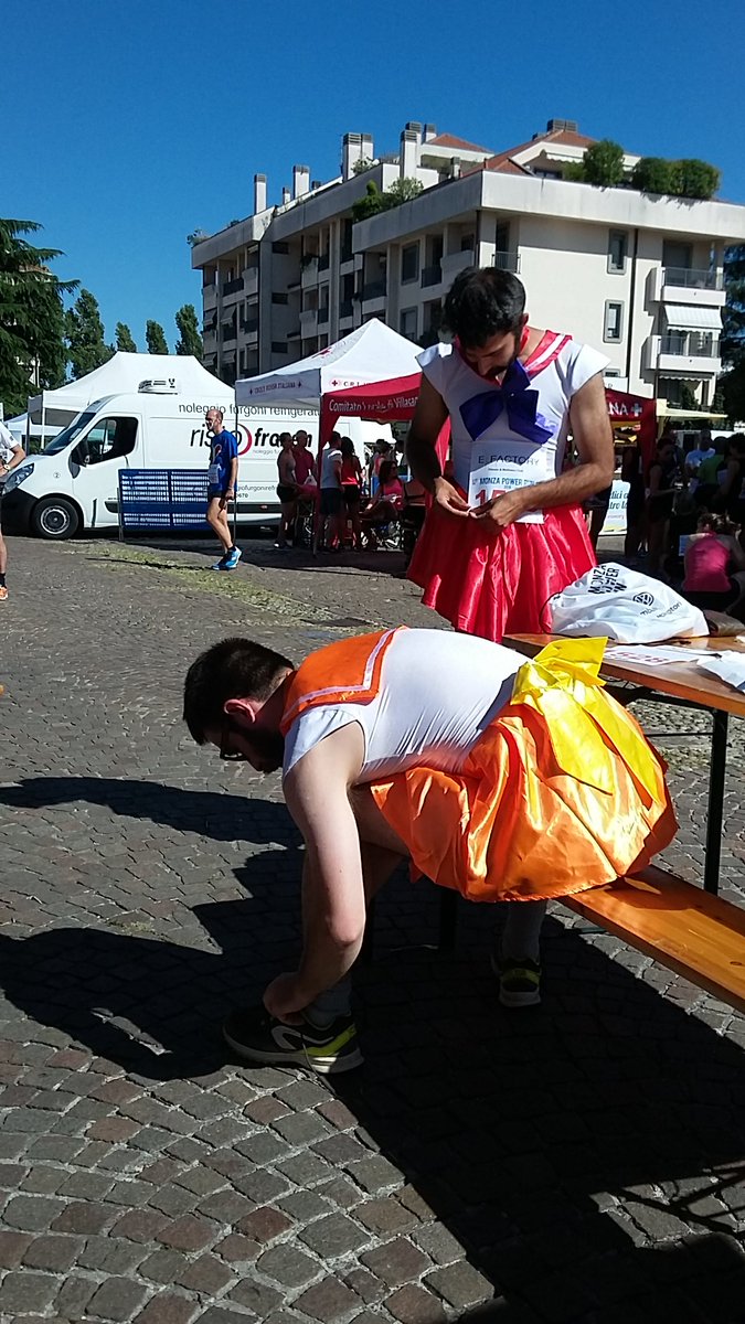 Giovyfh's tweet photo. Momenti dalla @MonzaPowerRun . #run4lele #mympr2016 https://t.co/3RwDEEpsEJ